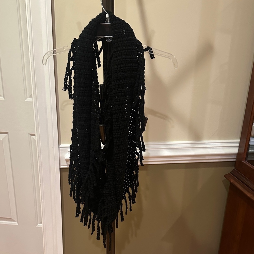 Black Knit Fringe Scarf - Picture 1 of 2